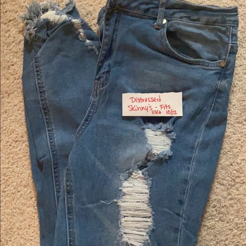 Distressed skinny jeans